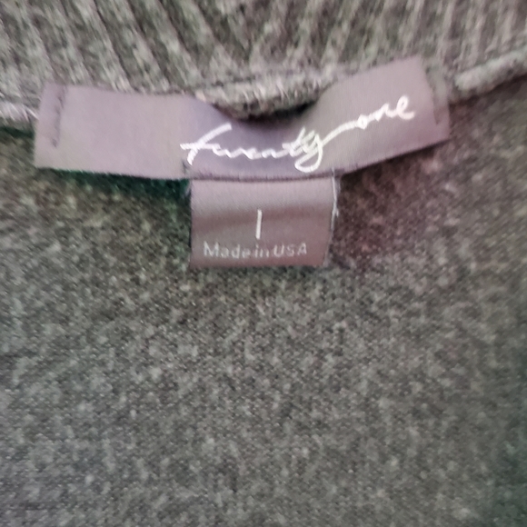 Forever21 Sweater Top Size L - Picture 3 of 3